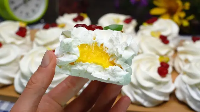 Пирожное Павлова с лимонным курдом
