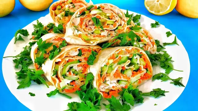 Рулет из лаваша с курицей и корейской морковью