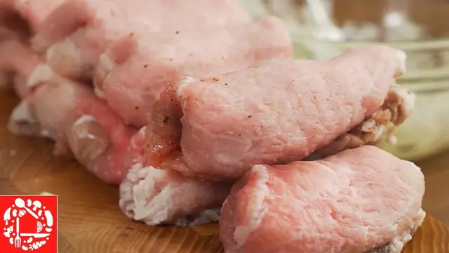 Нежнейшие рулетики с маринованным луком