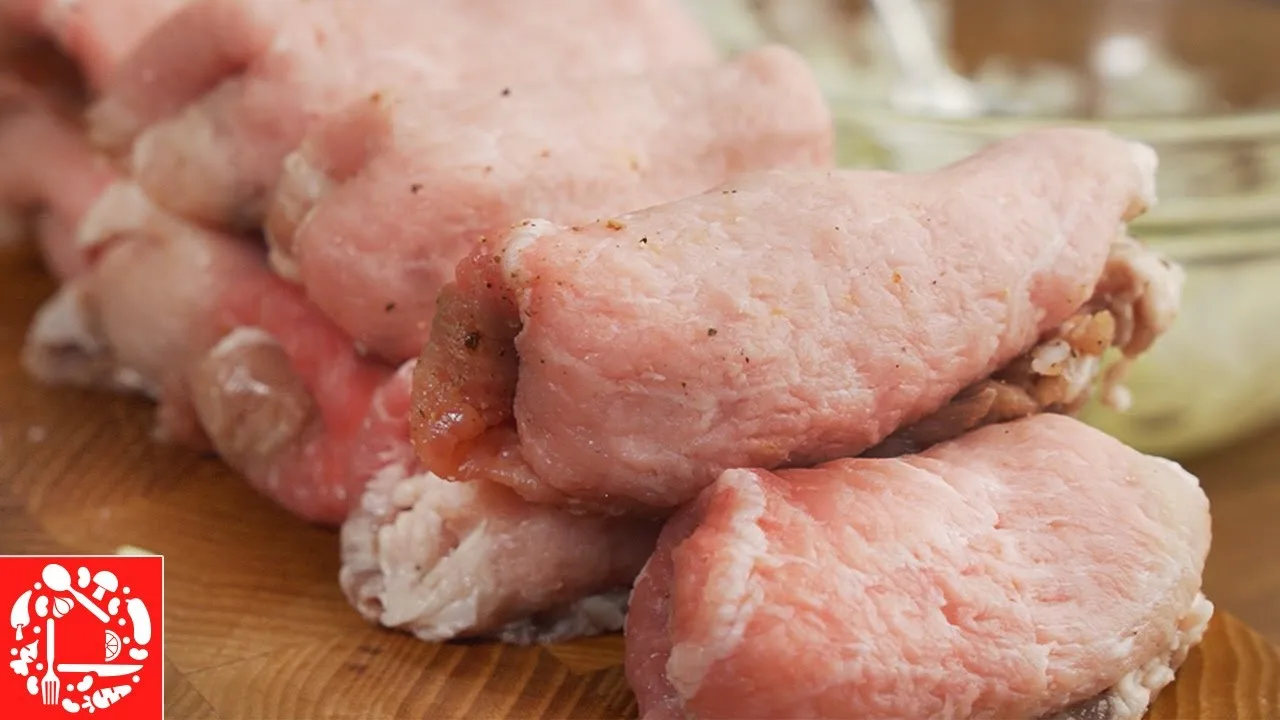 Нежнейшие рулетики с маринованным луком