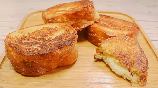 Булочки с сыром на сковородке за 5 минут