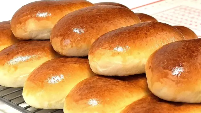 Домашние пирожки из сладкой начинкой 