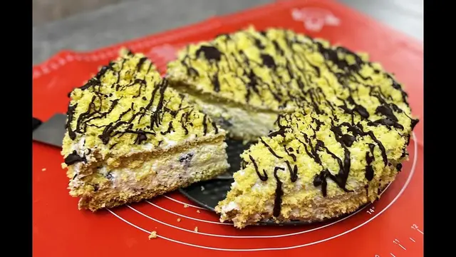 Торт с творожно-сгущённым кремом и шоколадом