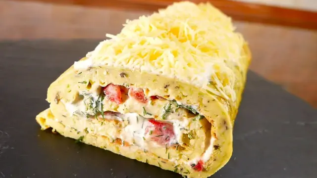 Кабачковый рулет с плавленым сыром