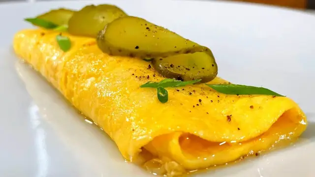 Французский омлет с сыром на сковороде