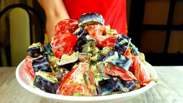 Вкусный салат с баклажанами