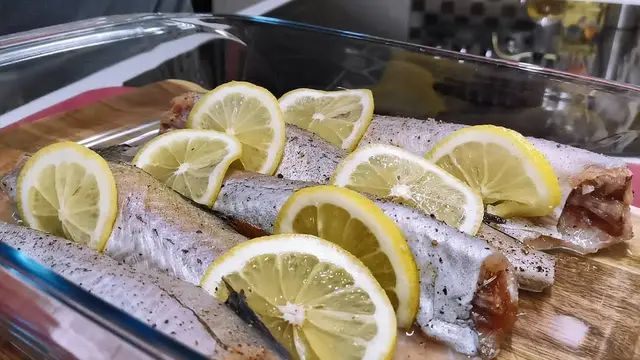 Минтай с овощами в духовке