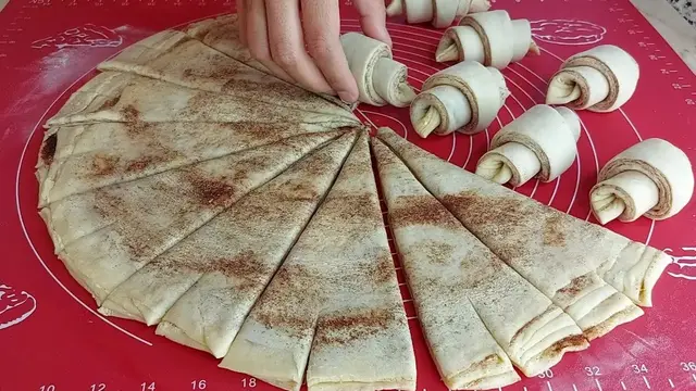 Вкусные рогалики с корицей