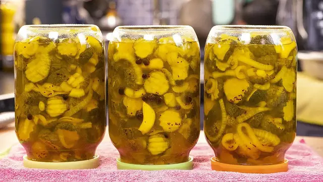 Маринованные огурцы с куркумой
