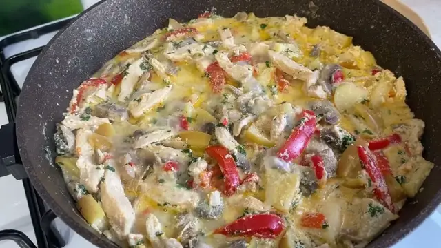 Куриная грудка с грибами и яблоками