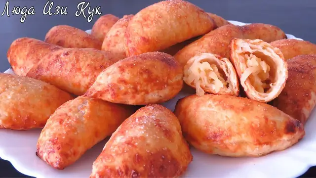 Слоеные пирожки с яблочной начинкой
