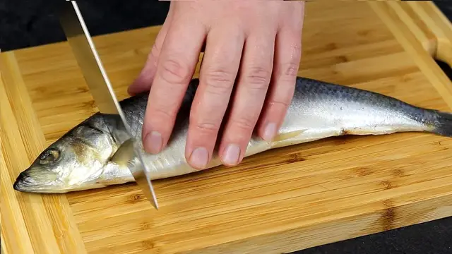 Закусочный салат из селёдки