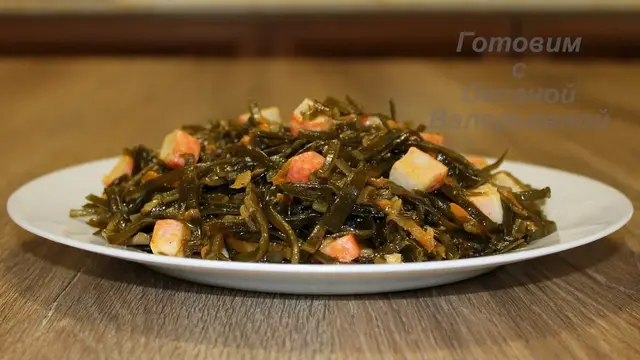 Солянка из морской капусты с крабовыми палочками