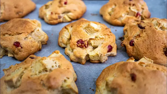 Печенье к чаю с изюмом и яблоками