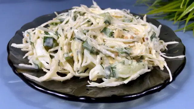 Бюджетный салат из капусты и яиц