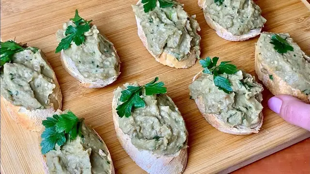 Вкуснейшая намазка на хлеб из баклажанов