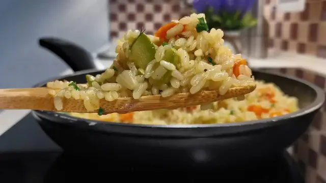 Рис с кабачками на сковороде