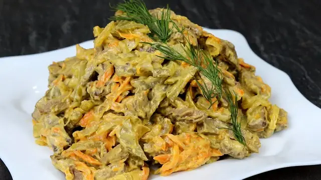 Новогодний салат с говяжью печенью