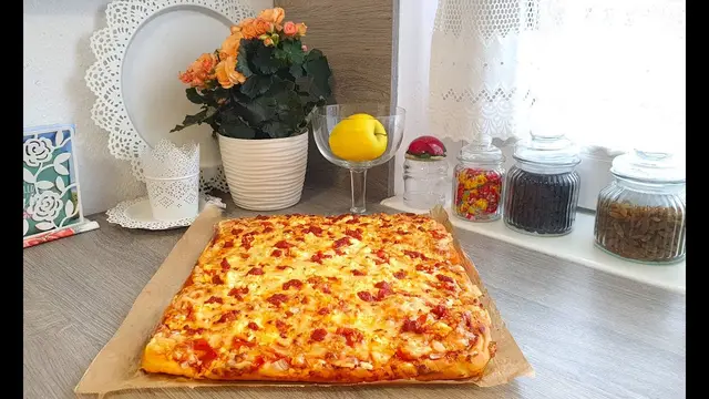 Пирог-пицца со свежим луком