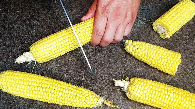 Нежная кукуруза в духовке