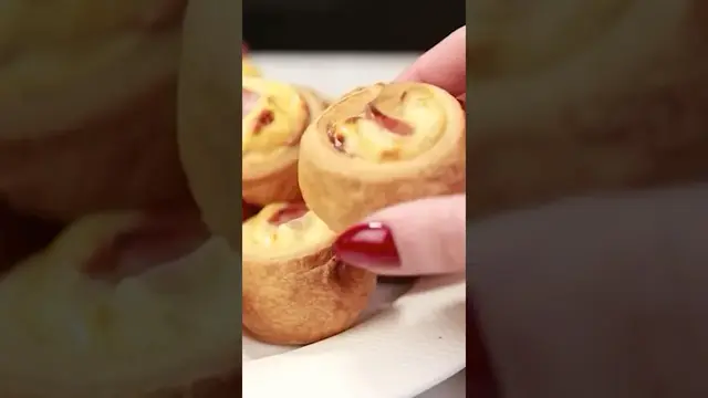 Очень вкусные и простые рулетики из слоеного теста