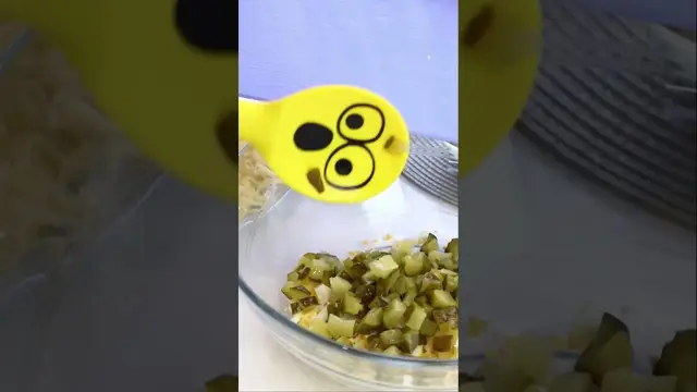 Обалденно простой быстрый салат с сухариками