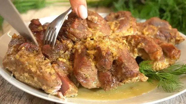 Запеченное сочное мясо в маринаде и суп Шурпа
