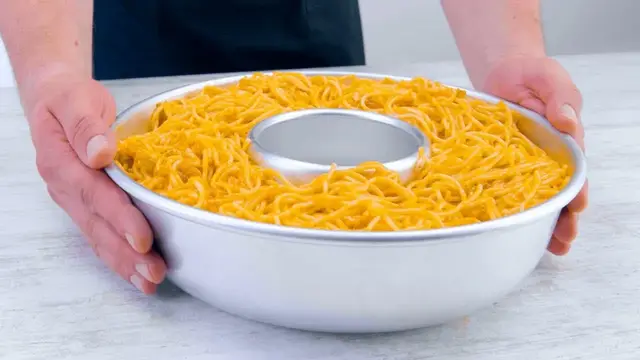 Пирог из спагетти с фаршем