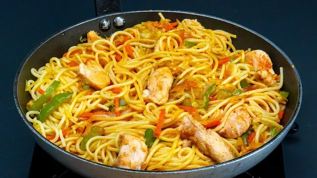 Вкусные макароны на сковороде