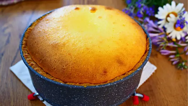 Невероятно вкусный пирог со сметанной заливкой и ягодами