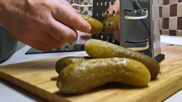 Мясо с огурцами в духовке