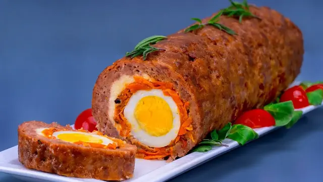 Рулет из мясного фарша с яйцами