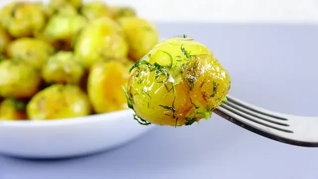Как приготовить молодой картофель вкусно