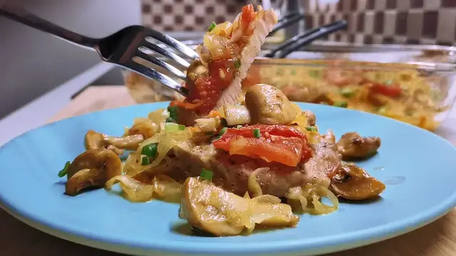 Свинина с капустой и грибами 
