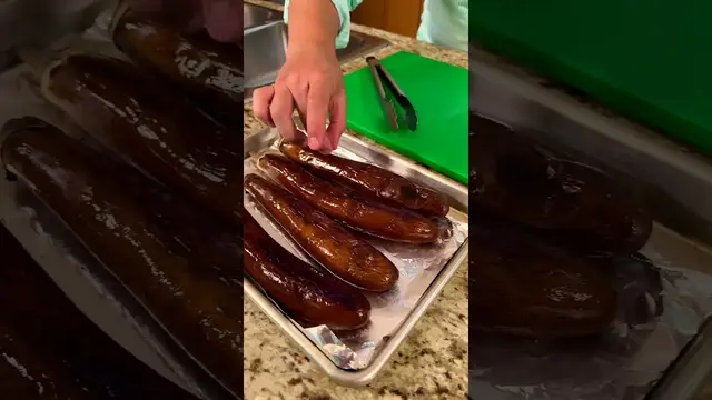 Запеченные баклажаны с яйцом