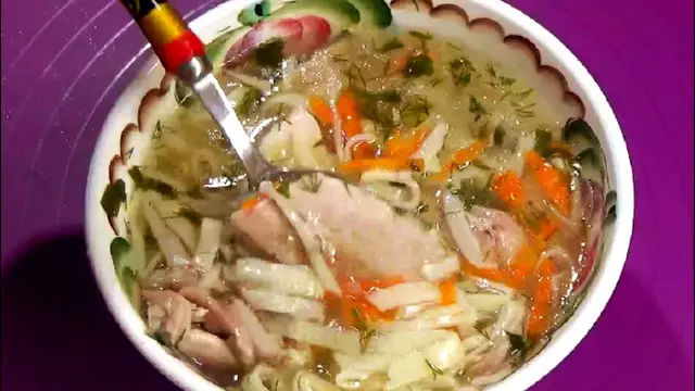 Куриный суп с лапшой