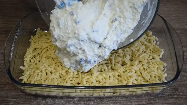 Творожный пирог с изюмом