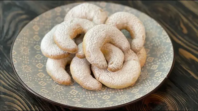 Рогалики с ореховой начинкой