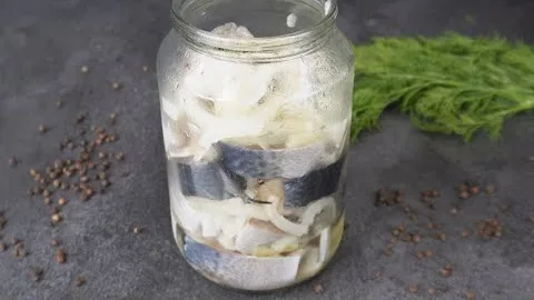 Маринованная скумбрия в масле