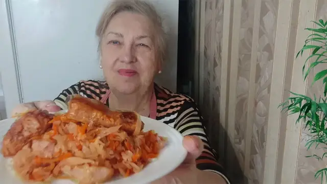 Капуста со свиными ребрышками в духовке