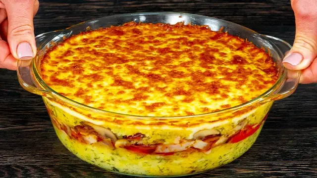 Картофельная запеканка с грибами, беконом и кабаносами