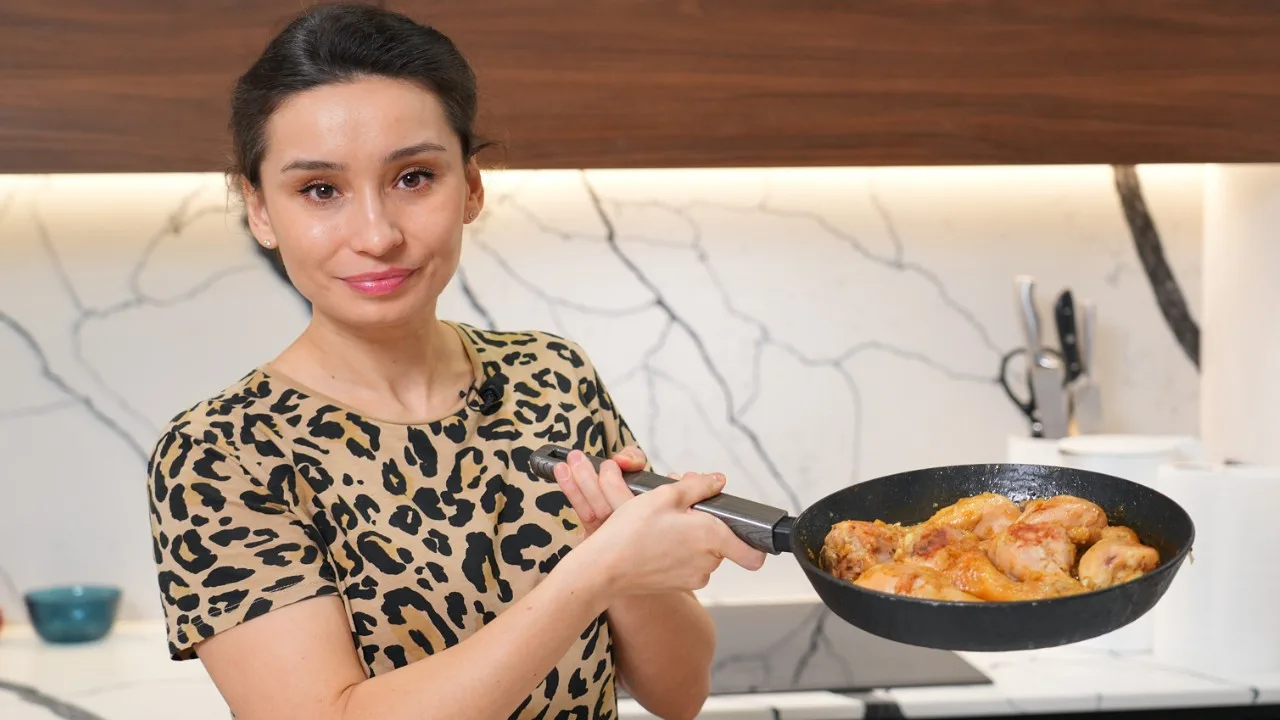Очень вкусная курочка в луковой подливе