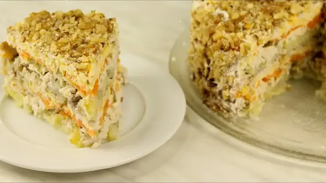 Слоёный салат с курицей 