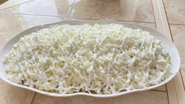 Салат с селедочкой и на праздник, и в будни