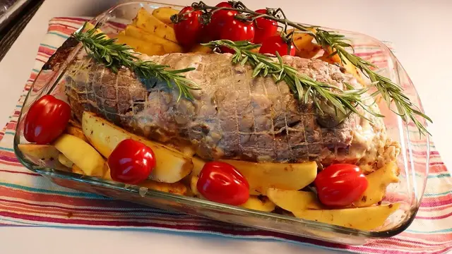 Сочная свинина с грибами в духовке 