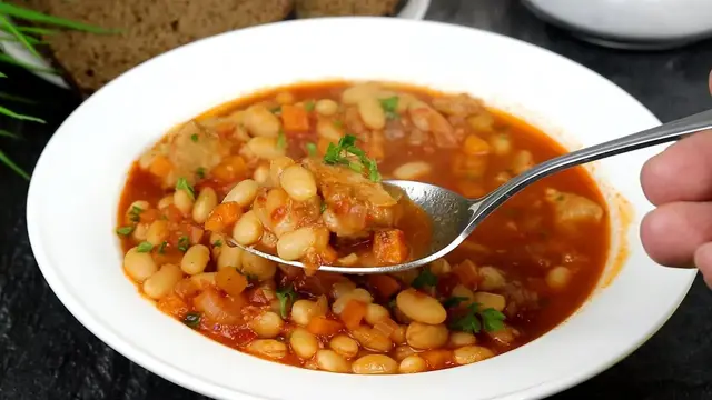 Вкусная свинина с фасолью