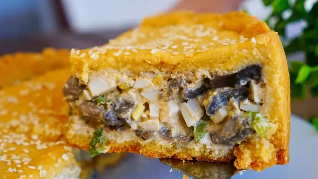 Закусочный пирог с грибами на праздничный стол