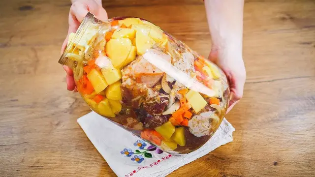 Ароматная и сочная картошка с мясом в духовке