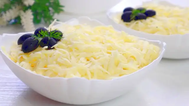 Быстрый и вкусный салат с курицей и ананасами