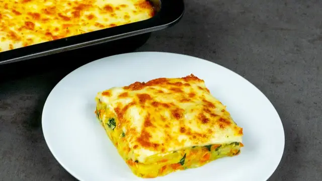 Овощная запеканка с картофелем, морковью и шпинатом